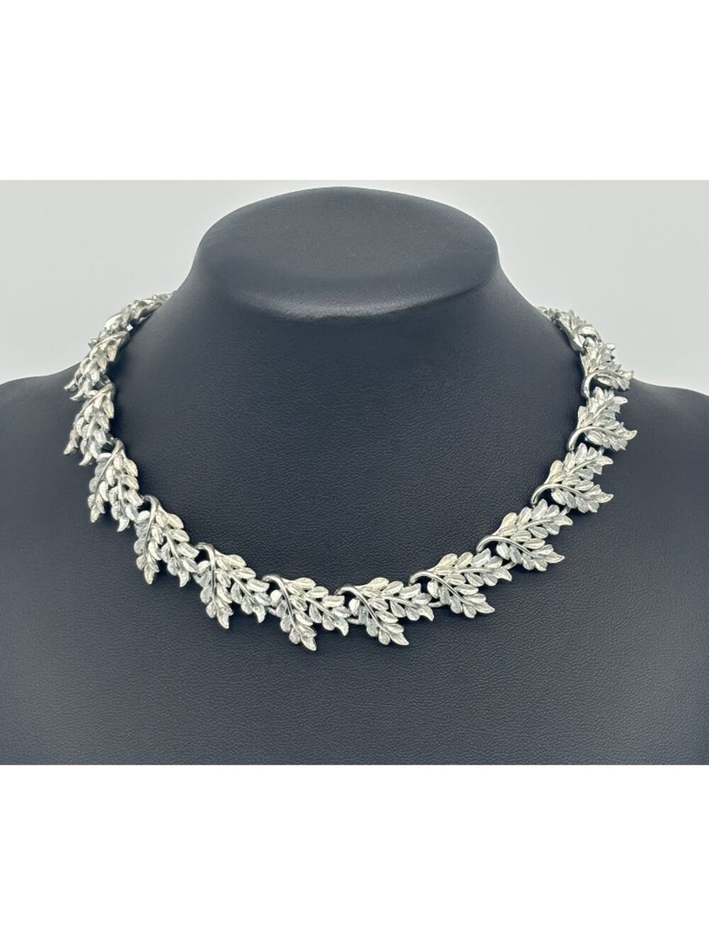 Vintage Laurel Leaf Collar Necklace Choker Etched Brushed Silver-Tone Adjustable